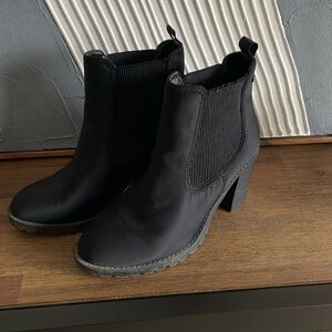 Black Vera Wang 8.5 ankle boot